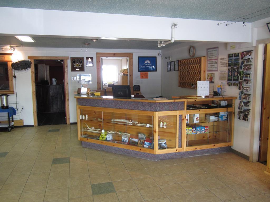 Canadas Best Value Inn- Riverview Hotel Whitehorse Exterior photo
