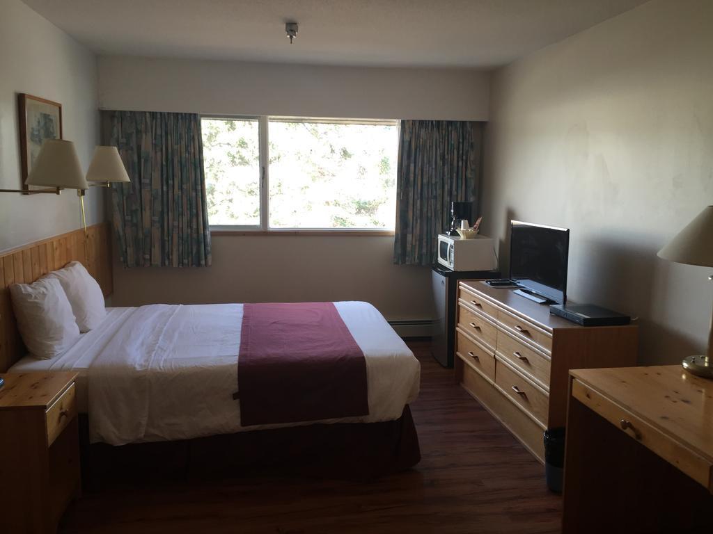 Canadas Best Value Inn- Riverview Hotel Whitehorse Exterior photo